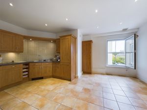 KITCHEN/BREAKFAST ROOM- click for photo gallery